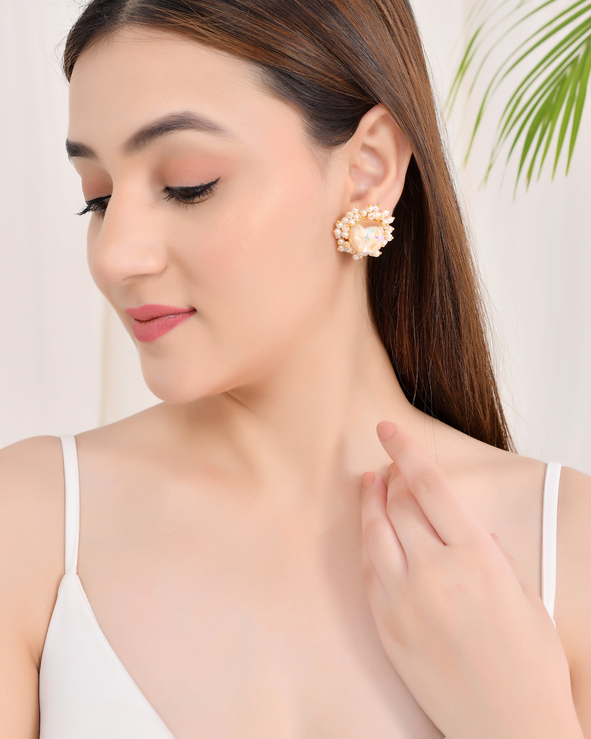 OFF WHITE ROCK CRYSTAL STUDS